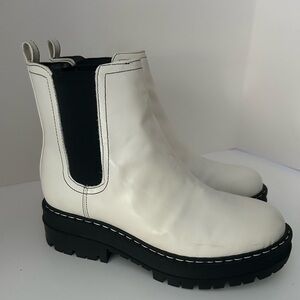 Marc Fisher white Leather Platform Padmia Chelsea Style Boot size 6.5. Nice